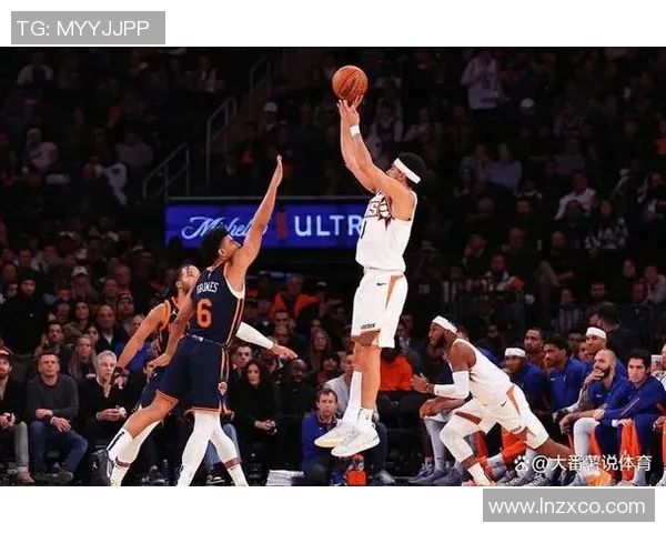 可惜了！布克最后时刻直接到前场扔绝杀三分可惜不中