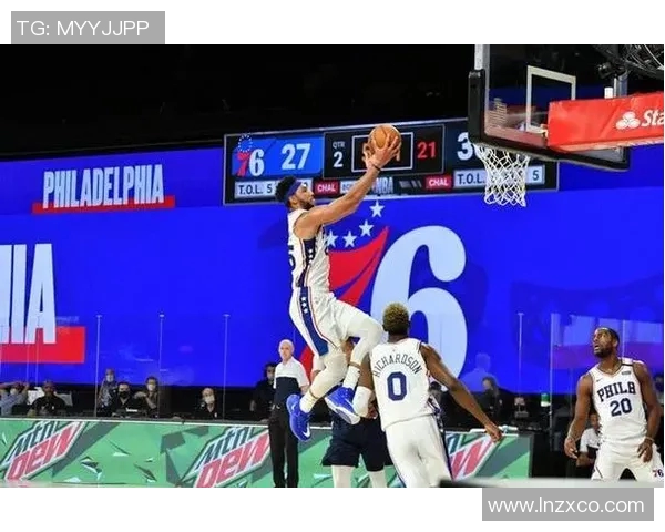 真向文班看齐呀！韦尔刚上场追身三分自信出手命中！